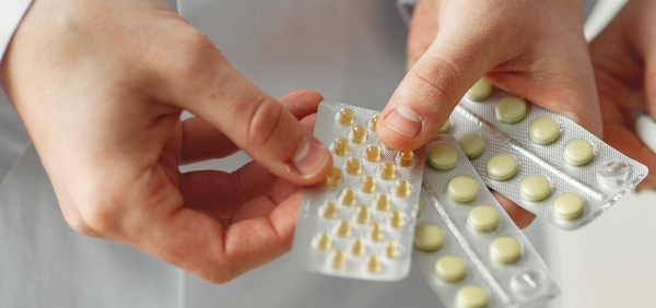 Usando brechas da fiscalização, antidepressivos são vendidos sem receita na internet e farmácias
