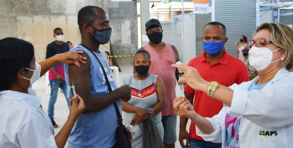 Vacina contra Covid no Shopping Popular e unidades de saúde nesta quarta