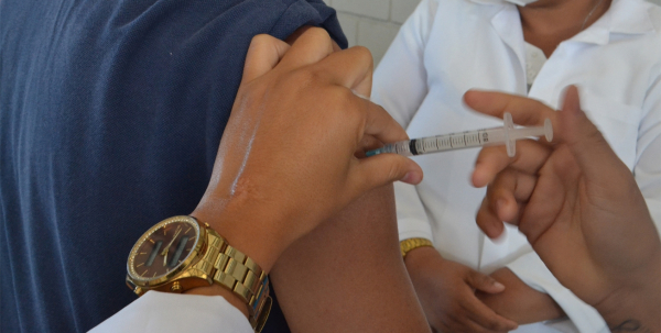 Vacinação contra a gripe Influenza continua disponível em Feira de Santana