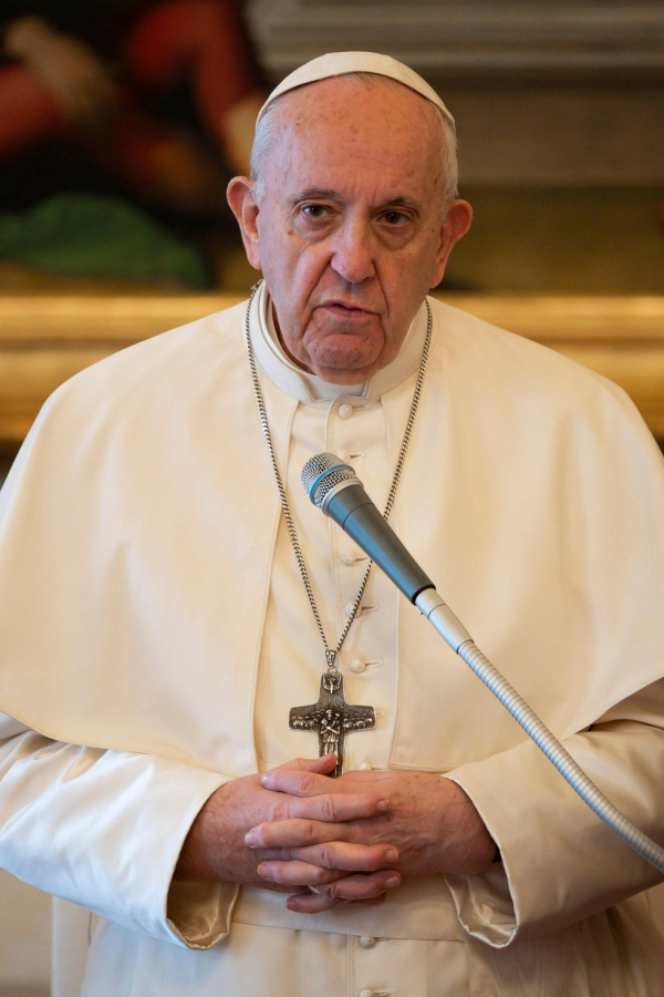 Vacinado, Papa Francisco celebra missa em Roma com presos e refugiados