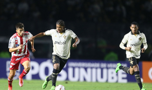 Vasco goleia Náutico para se manter no G4 da Série B