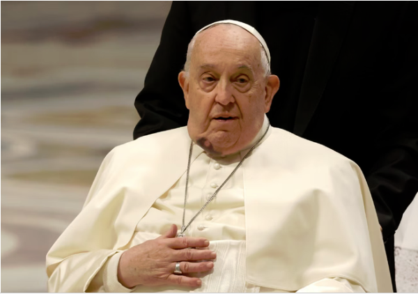 Vaticano aprova homens gays padres, desde que não transem