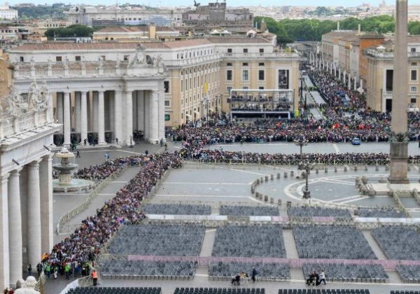 Vaticano confirma público de 200 mil pessoas no funeral do papa Francisco 