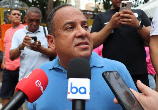 Vereador Jorge Araújo tem celular furtado durante o Carnaval de Salvador