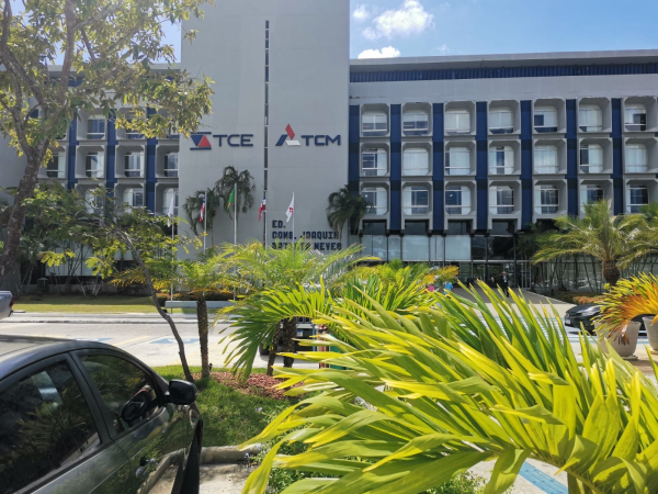 VEREADORA DE PORTO SEGURO É PUNIDA POR COMPRA DE TELEFONES EM EXCESSO