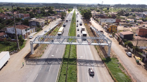 VIABAHIA realiza concretagem do piso da passarela do Bessa nesta quinta-feira (25)  