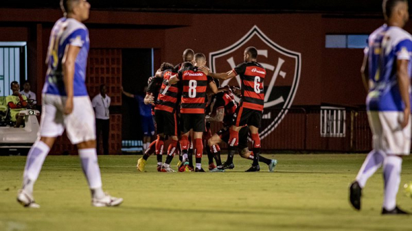 Vitória vence Jacobinense no Barradão e se distancia do Z-2