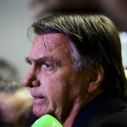 Após sofrer mal estar em Goiânia, Bolsonaro passa por bateria de exames neste sábado (21)