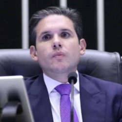 Câmara pauta urgência de projeto sobre proteção de crianças em ambientes digitais