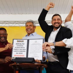 Em Ibiquera, governador entrega equipamentos para a saúde e participa de tradicional vaquejada