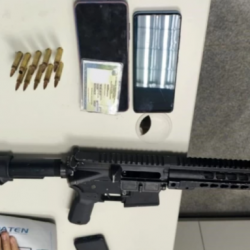 FUZIL RECUPERADO: Suspeito com arma e munições morre em confronto com a PM em Feira de Santana