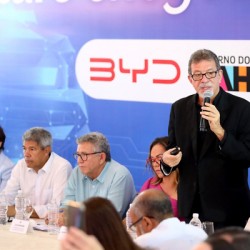Governador sanciona lei que isenta IPVA de veículos elétricos 