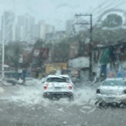 Inmet emite alerta de chuvas intensas para diversas regiões do país; Bahia está na lista