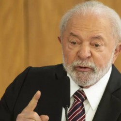 Lula critica quantidade de advogados e defende ampliar número de formados em ciências exatas