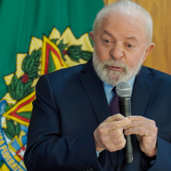 Lula é aprovado por 38% da população e reprovado por 30%, aponta Datafolha