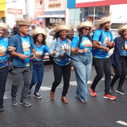 Passeata junina leva animação às ruas do Centro de Feira de Santana e reforça sucesso da campanha São João de Prêmios