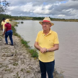 Prefeito autoriza limpeza da Lagoa Grande, em Maria Quitéria, e discute revitalização