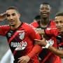 Athletico-PR vira para cima do Atlético-GO e lidera o Brasileirão
