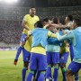 Brasil marca no fim, vence o Peru e lidera as Eliminatórias