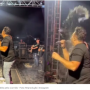 Cantor sai sangrando ao ser atingido por lata em show