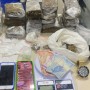 Casal é flagrado com drogas debaixo do colchão em Feira de Santana
