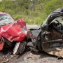 Colisão frontal entre carros deixa três mortos; tio e sobrinho estão entre as vítimas