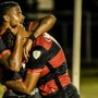 Com um a menos, Vitória bate o Treze-PB por 3 a 1 pelo Nordestão