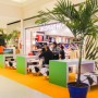 Compra de álbum e troca de figurinhas da Copa reúne apaixonados por futebol no Boulevard Shopping  