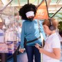 Crianças e adultos participam de experiência sustentável durante abertura do Braskem recicla