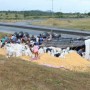 Feira de Santana: Dois caminhões tombam em menos de uma hora na BR-116