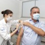 Governador ;Rui Costa é vacinado contra a Covid-19