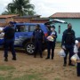 Guarda Municipal de Feira de Santana entrega cestas básicas para a comunidade carente