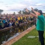 Jair Bolsonaro recebe apoiadores no Palácio da Alvorada
