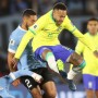 Médico da Seleção afirma que lesão no joelho esquerdo de Neymar é complexa