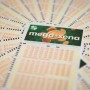 Mega-Sena: ninguém acerta as dezenas e prêmio acumula para R$ 12 milhões