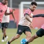 Para seguir isolado na ponta, Vitória encara o Sampaio Corrêa nesta sexta