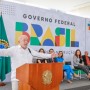 Presidente oficializa reajuste de 9% a servidores e celebra retorno do diálogo