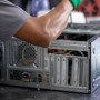 Programa conserta e doa computadores a escolas e bibliotecas